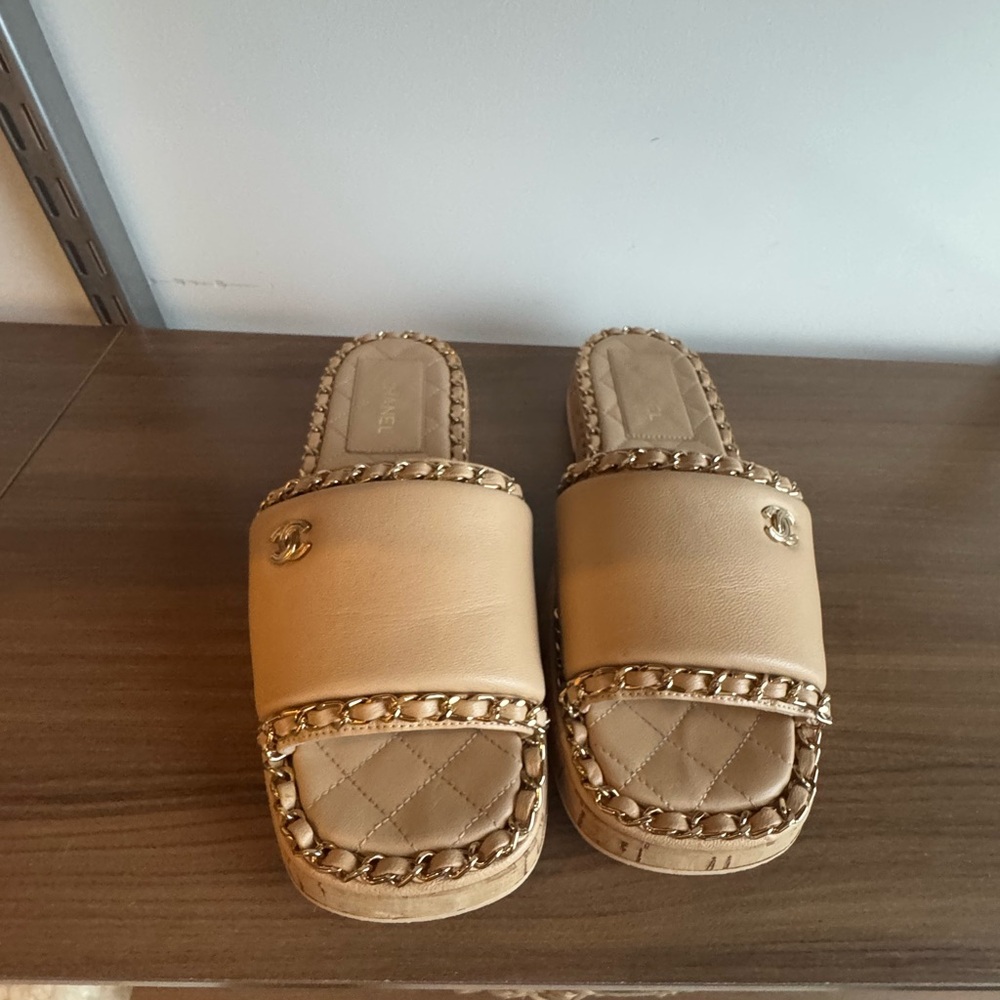 BRAND NEW CHANEL Cream Chain-Detail Sandals.